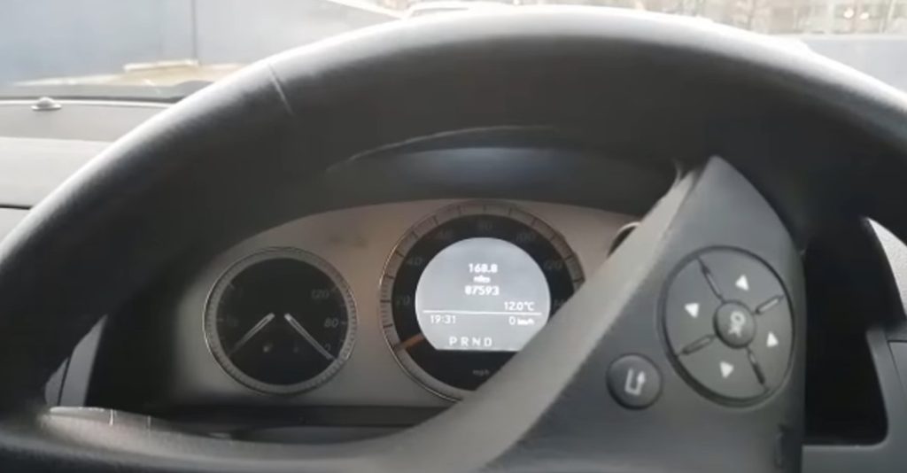 Mercedes Won’t Start But Lights Turn On causes and solution